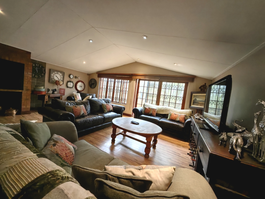 4 Bedroom Property for Sale in Buffelspoort Eco Estate North West